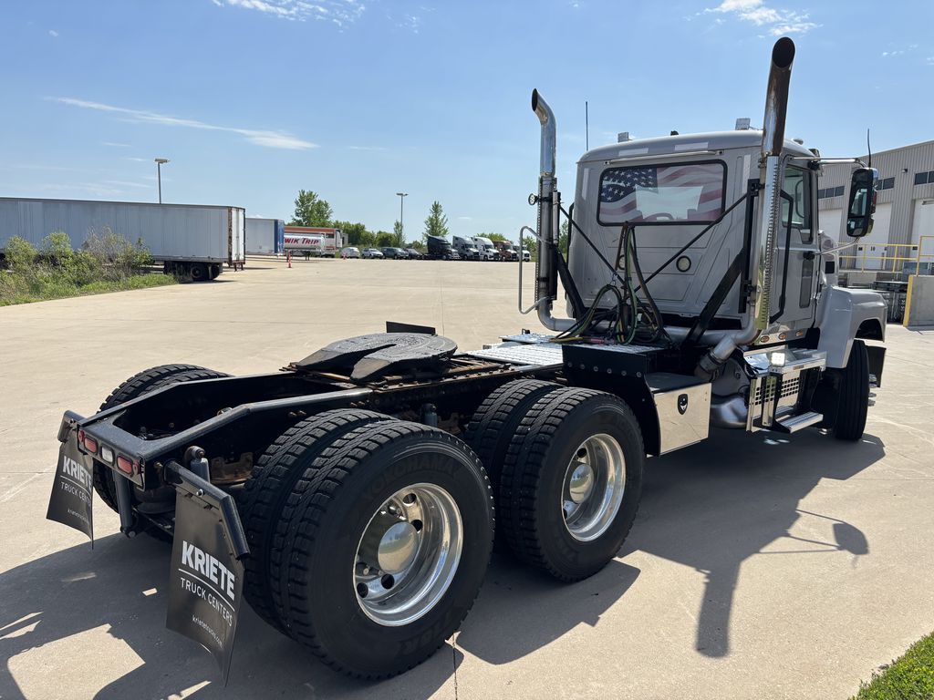 Slide images of 2021 MACK PINNACLE