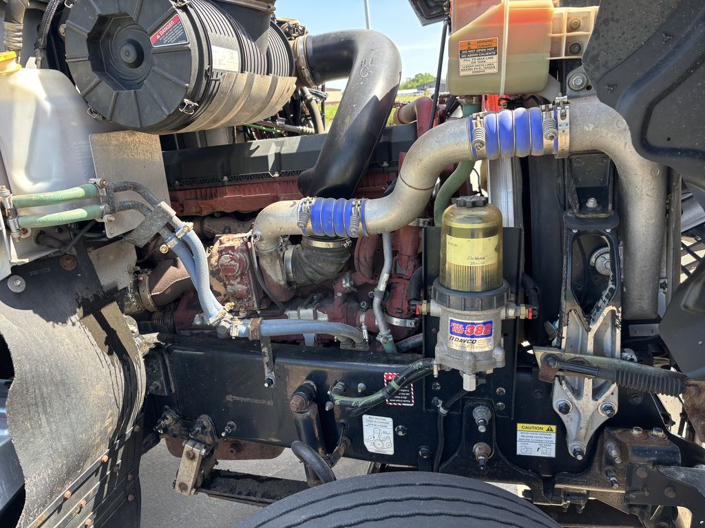 Slide images of 2021 MACK PINNACLE
