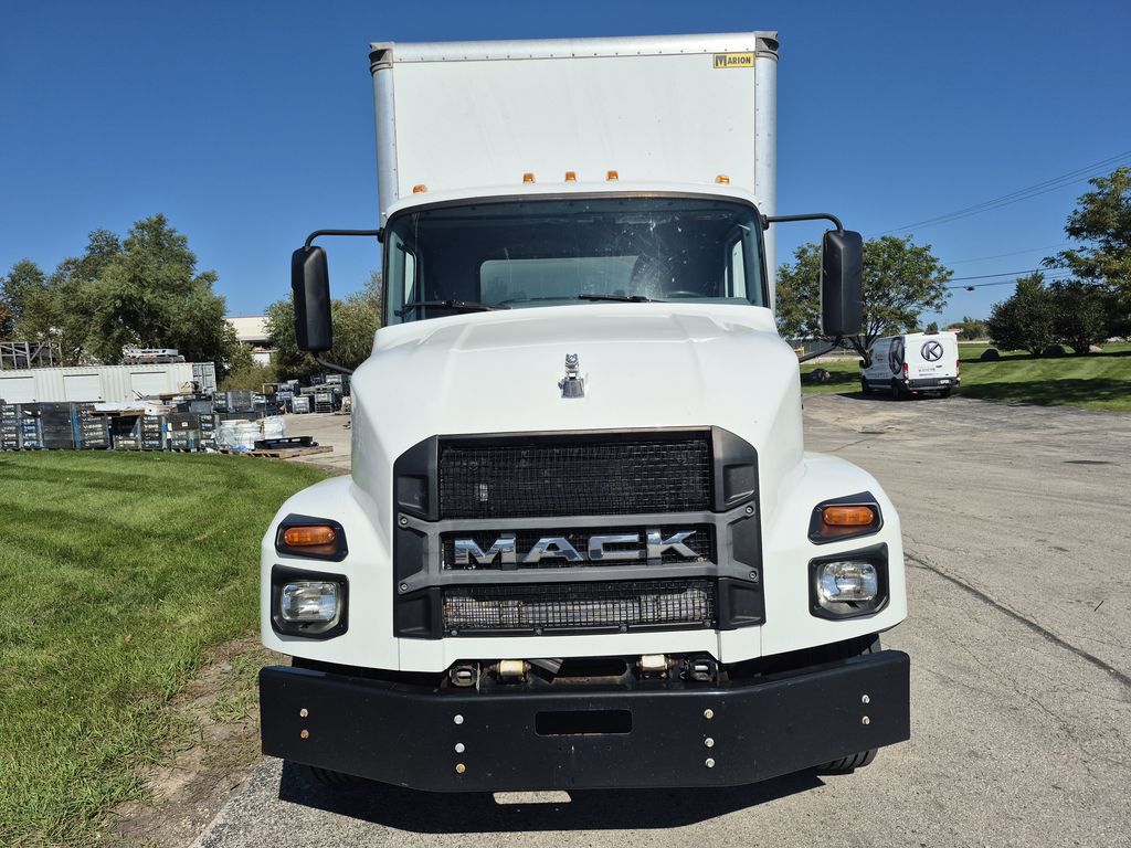 Slide images of 2022 MACK MD642