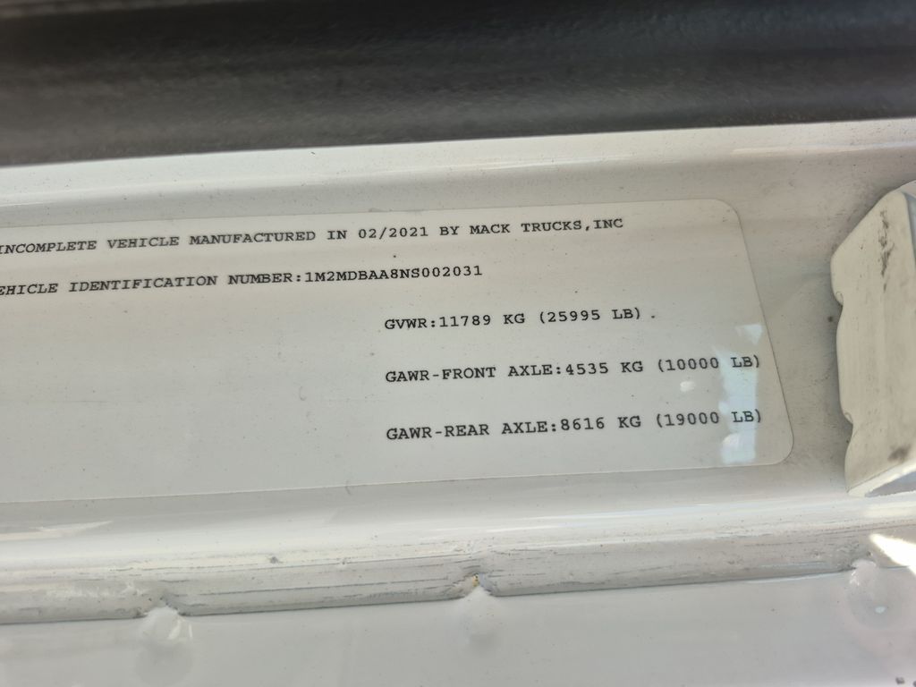 Slide images of 2022 MACK MD642