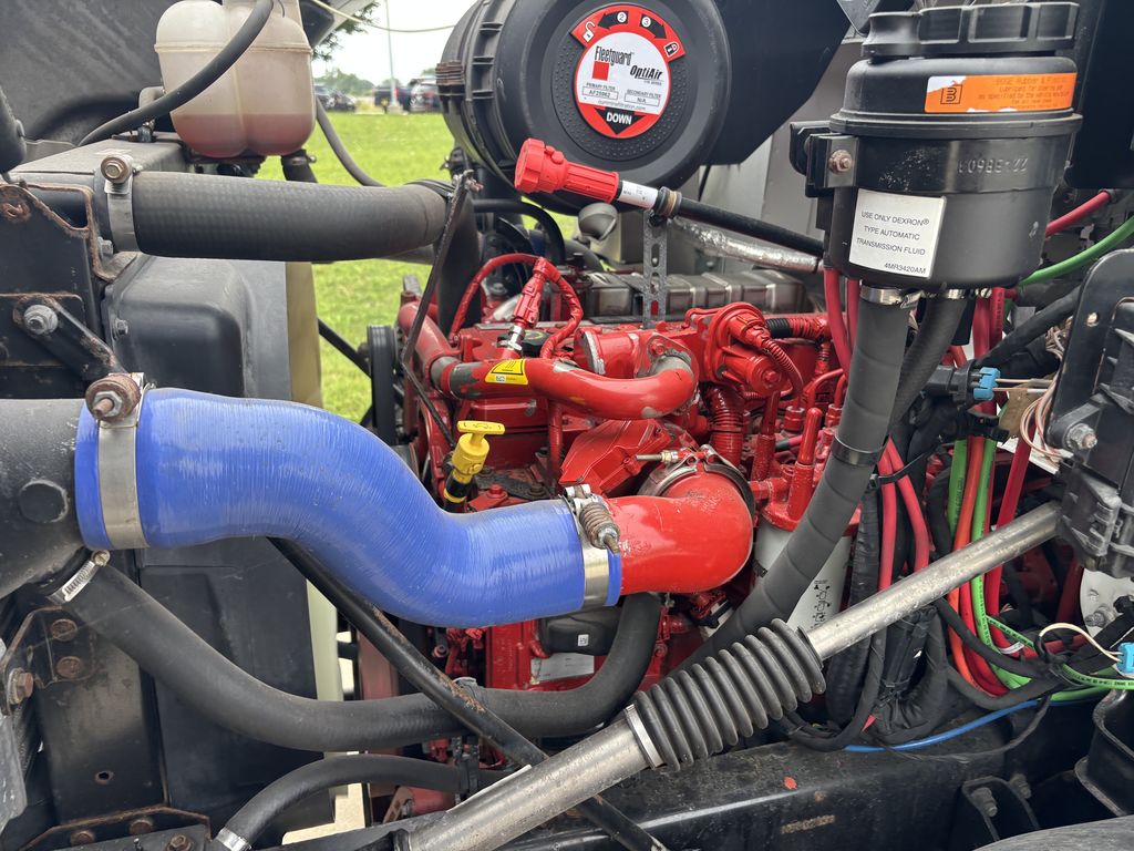 Slide images of 2022 MACK MD642