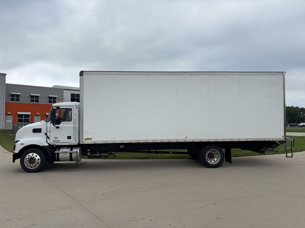 Slide images of 2022 MACK MD642