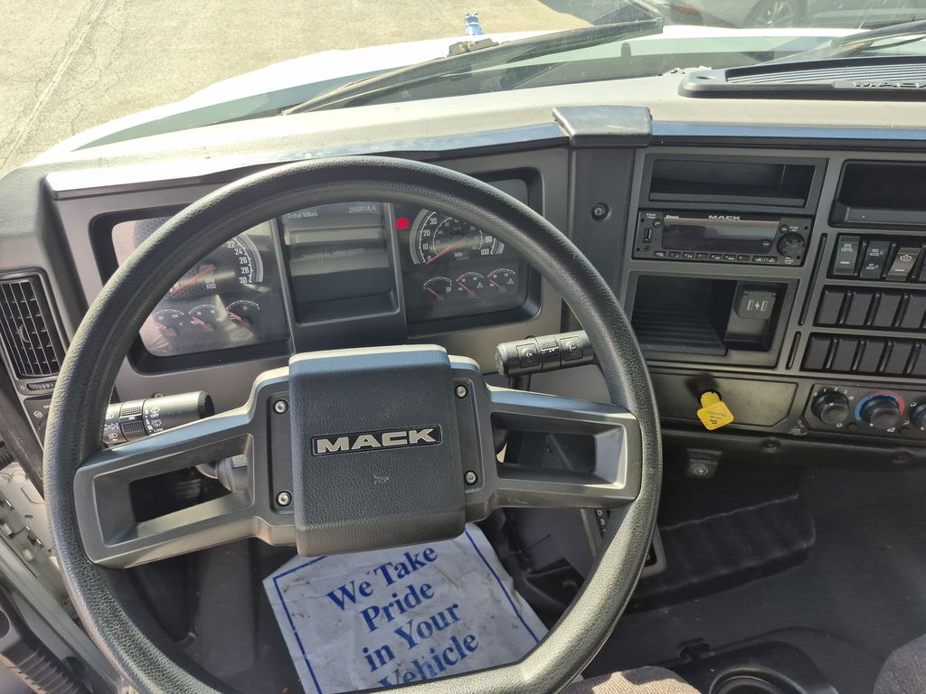 Slide images of 2022 MACK MD642