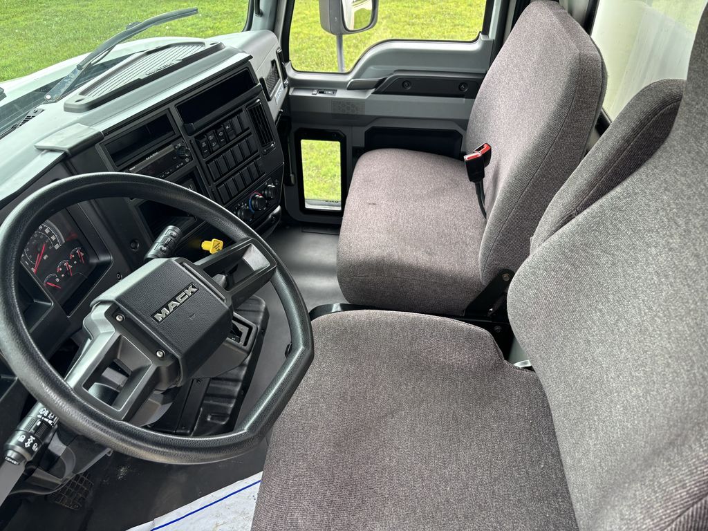 Slide images of 2022 MACK MD642