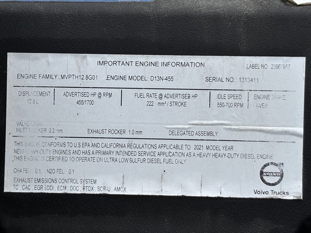 Slide images of 2022 VOLVO VNL64T860