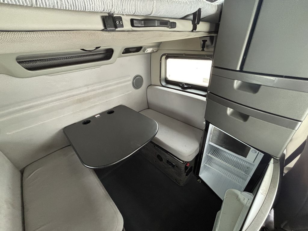 Slide images of 2022 VOLVO VNL64T860