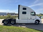 Slide images of 2022 VOLVO VNL64T860
