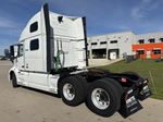 Slide images of 2022 VOLVO VNL64T860