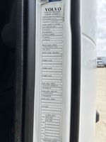 Slide images of 2022 VOLVO VNL64T860