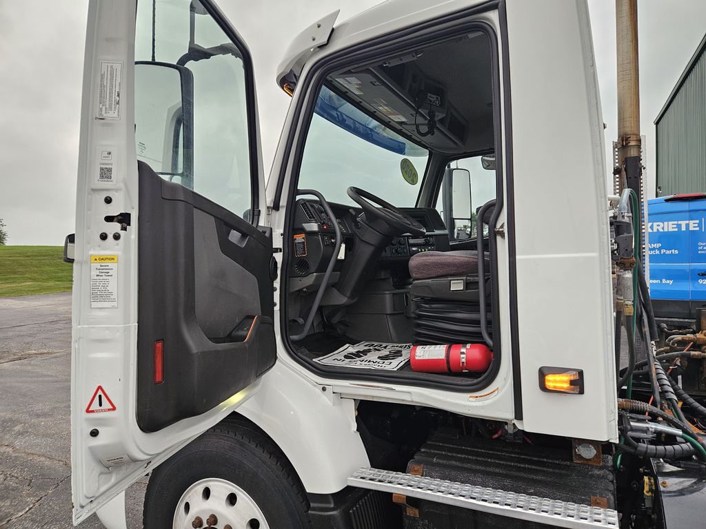 Slide images of 2020 VOLVO VNR64T-300