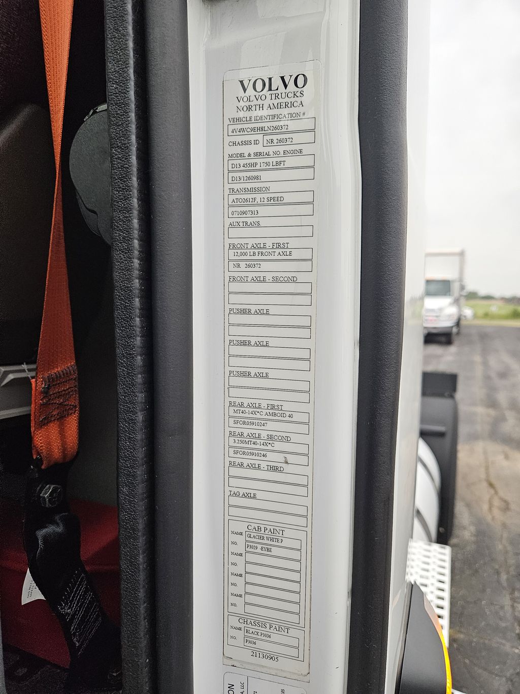 Slide images of 2020 VOLVO VNR64T-300