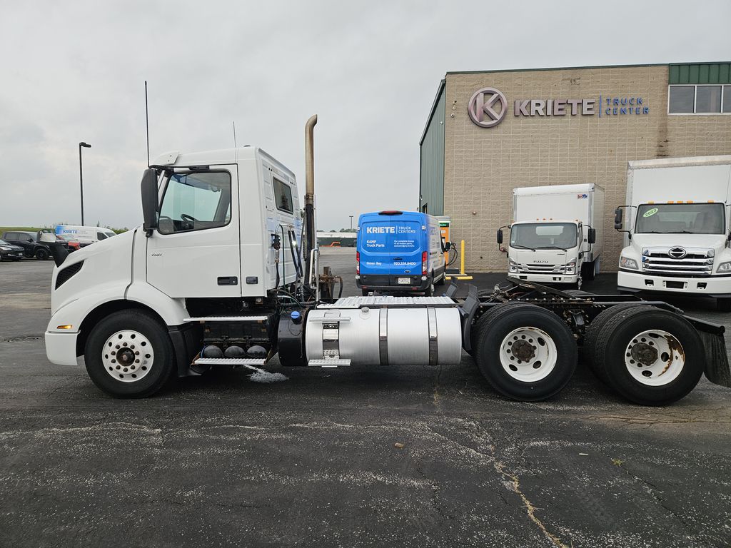 Slide images of 2020 VOLVO VNR64T-300