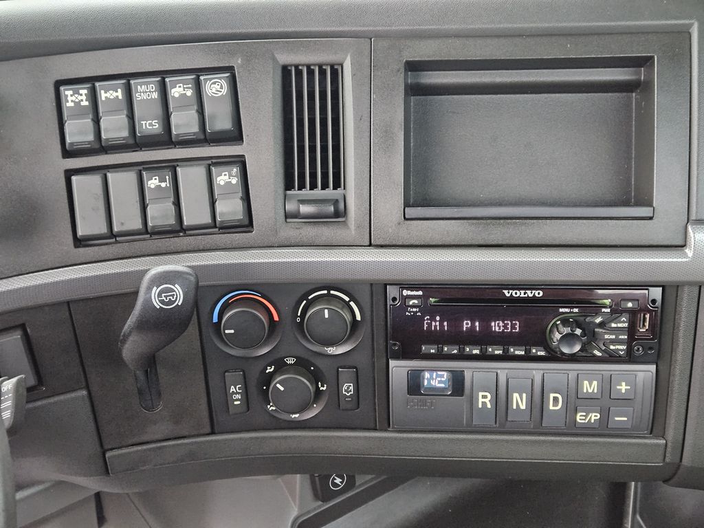Slide images of 2020 VOLVO VNR64T-300