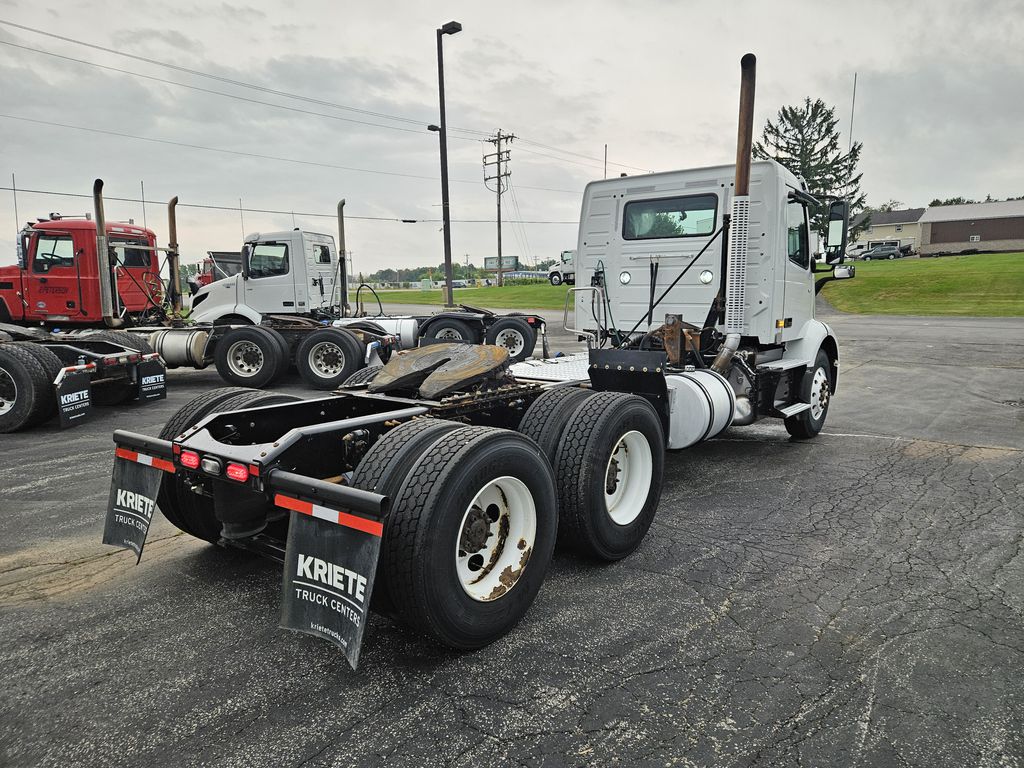 Slide images of 2020 VOLVO VNR64T-300
