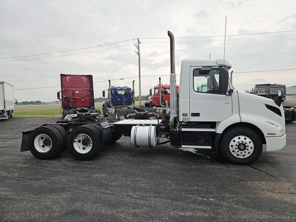 Slide images of 2020 VOLVO VNR64T-300