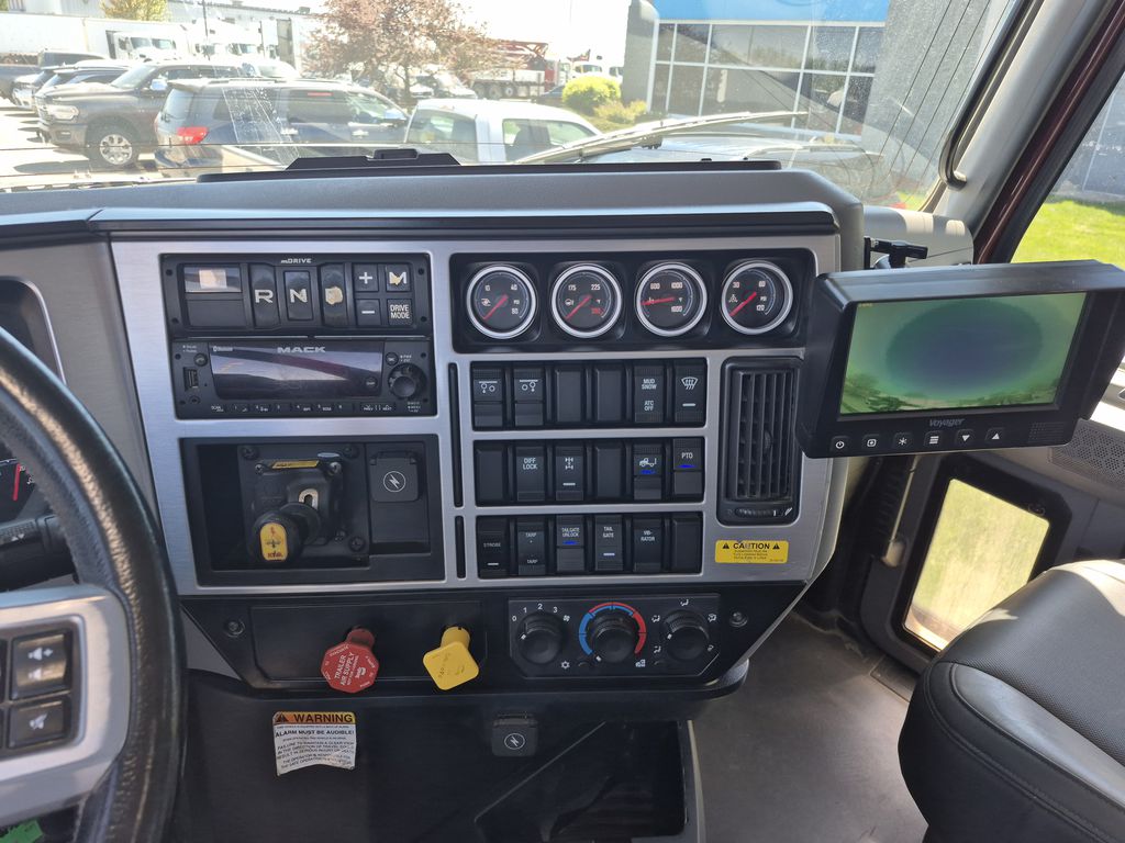 Slide images of 2023 MACK GR104B