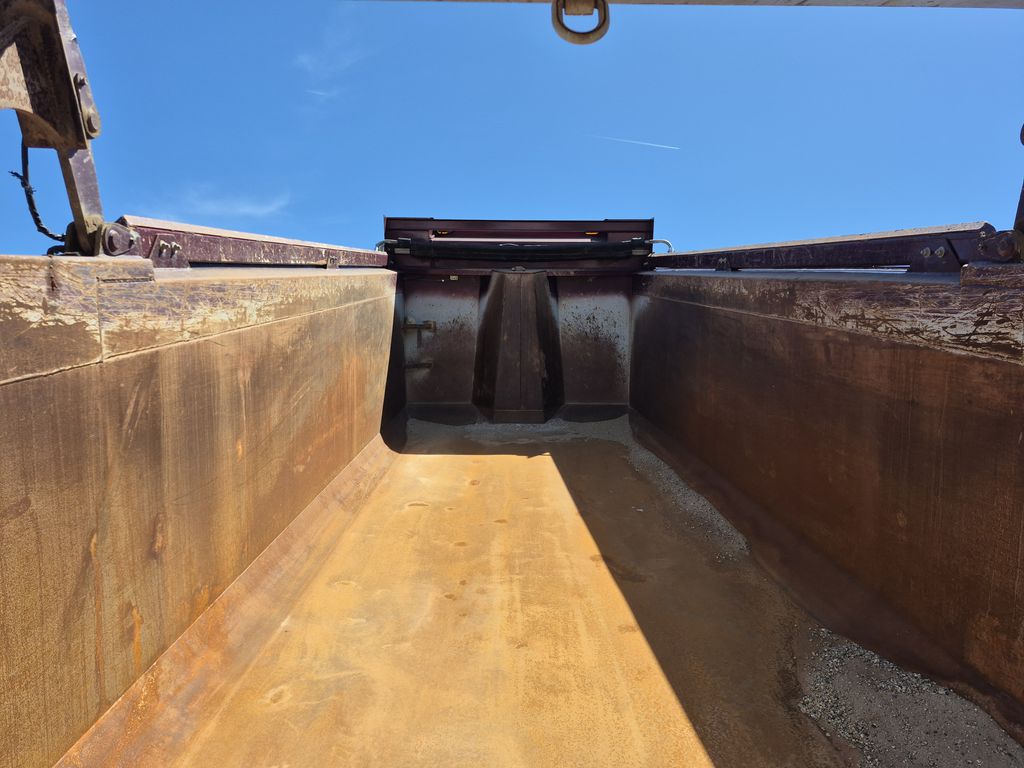 Slide images of 2023 MACK GR104B