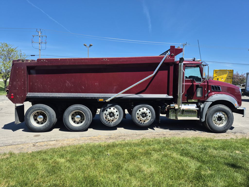 Slide images of 2023 MACK GR104B