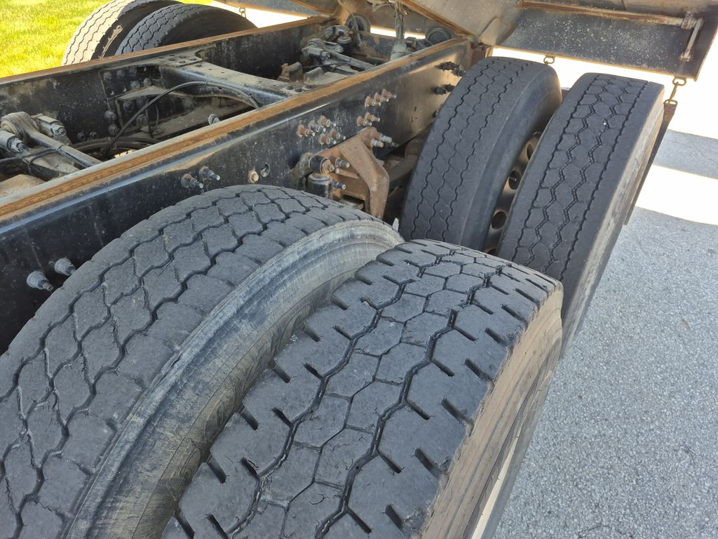 Slide images of 2023 MACK GR104B