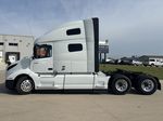 Slide images of 2019 VOLVO VNL64T-760