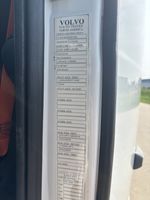 Slide images of 2019 VOLVO VNL64T-760