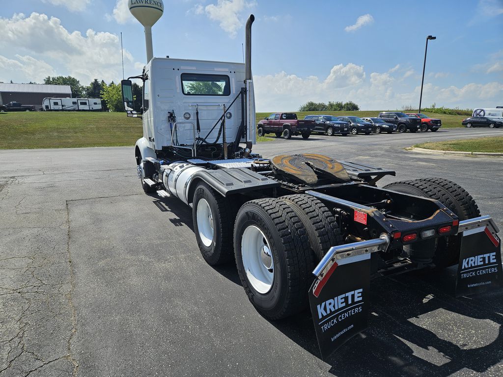 Slide images of 2023 VOLVO VNR64T300