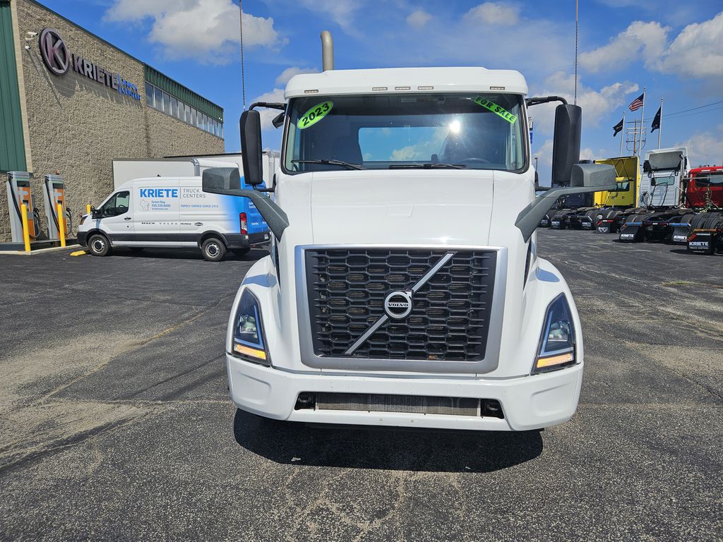Slide images of 2023 VOLVO VNR64T300
