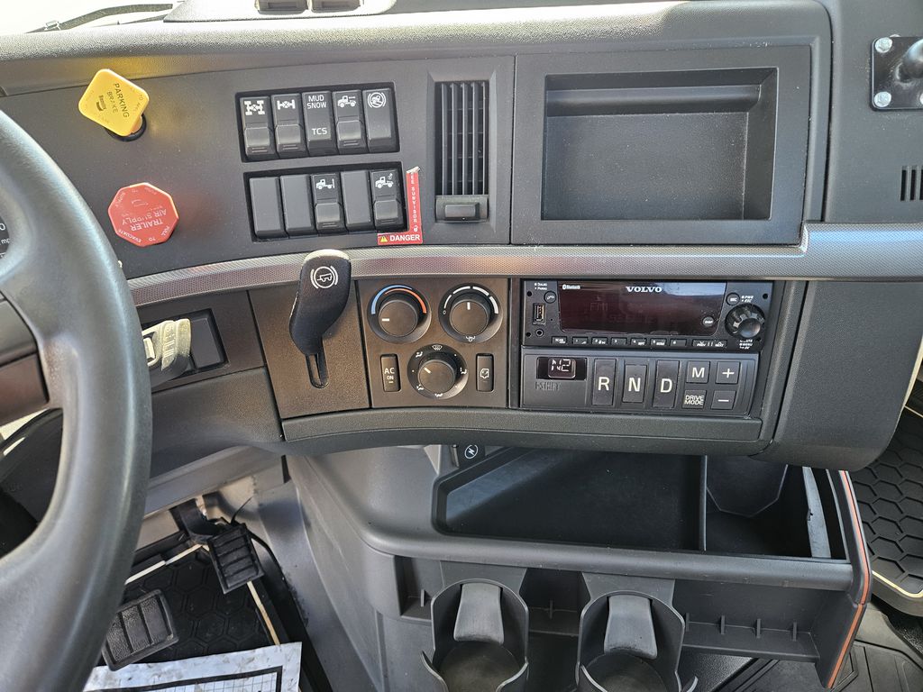 Slide images of 2023 VOLVO VNR64T300 
