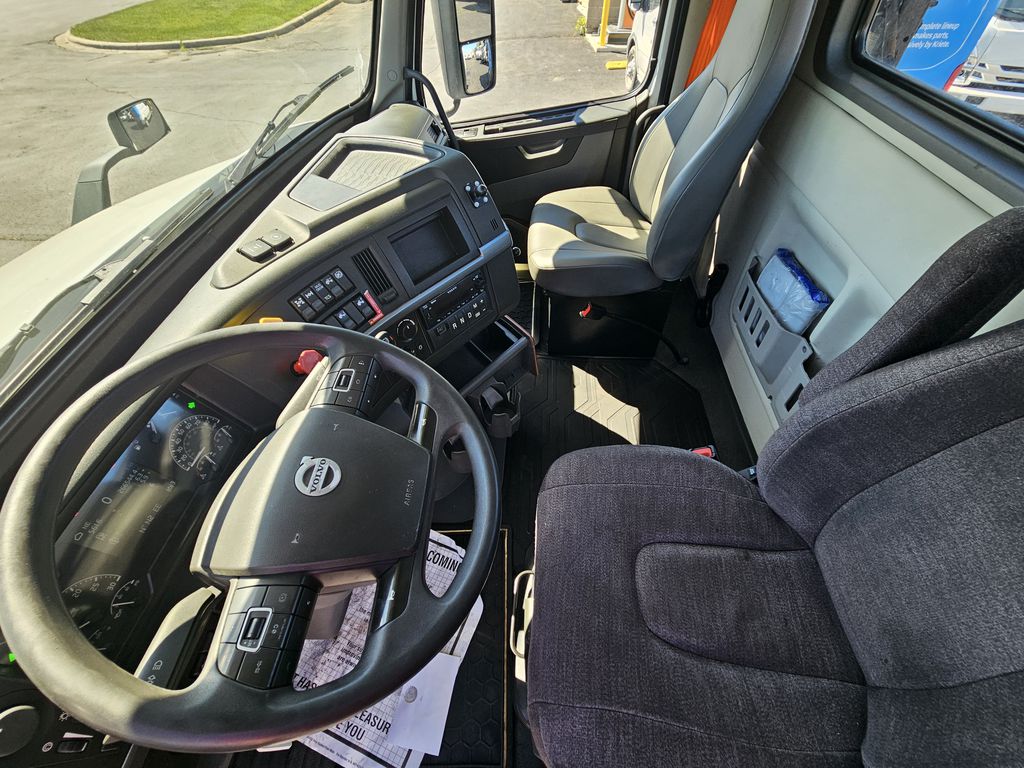 Slide images of 2023 VOLVO VNR64T300 