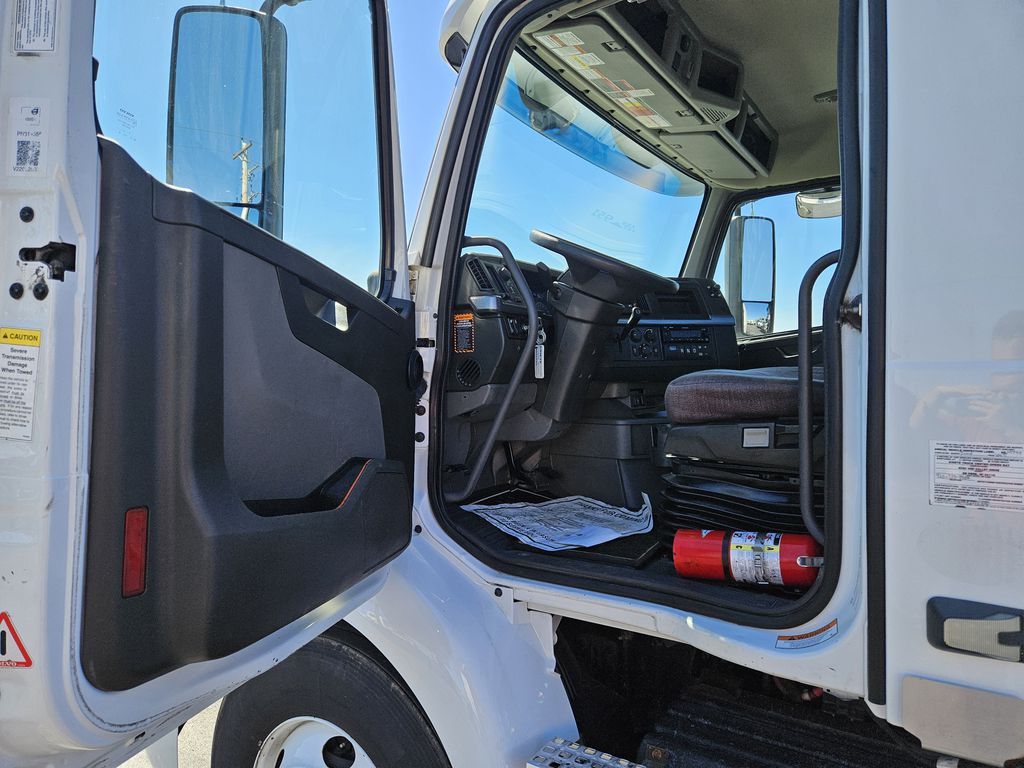 Slide images of 2023 VOLVO VNR64T300 