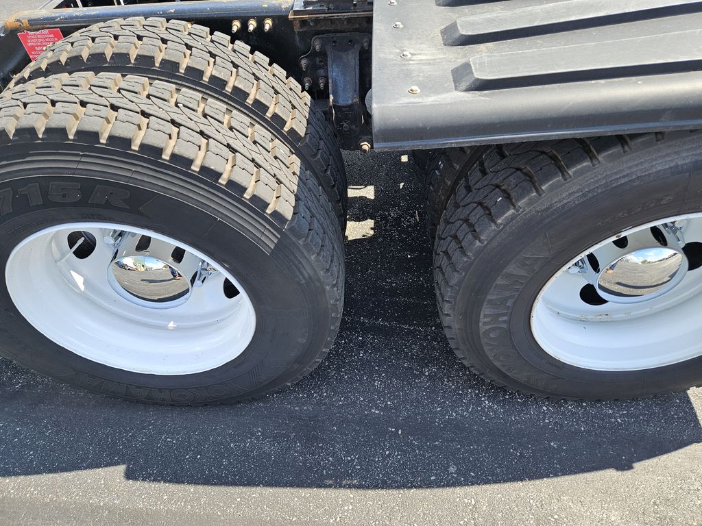 Slide images of 2023 VOLVO VNR64T300