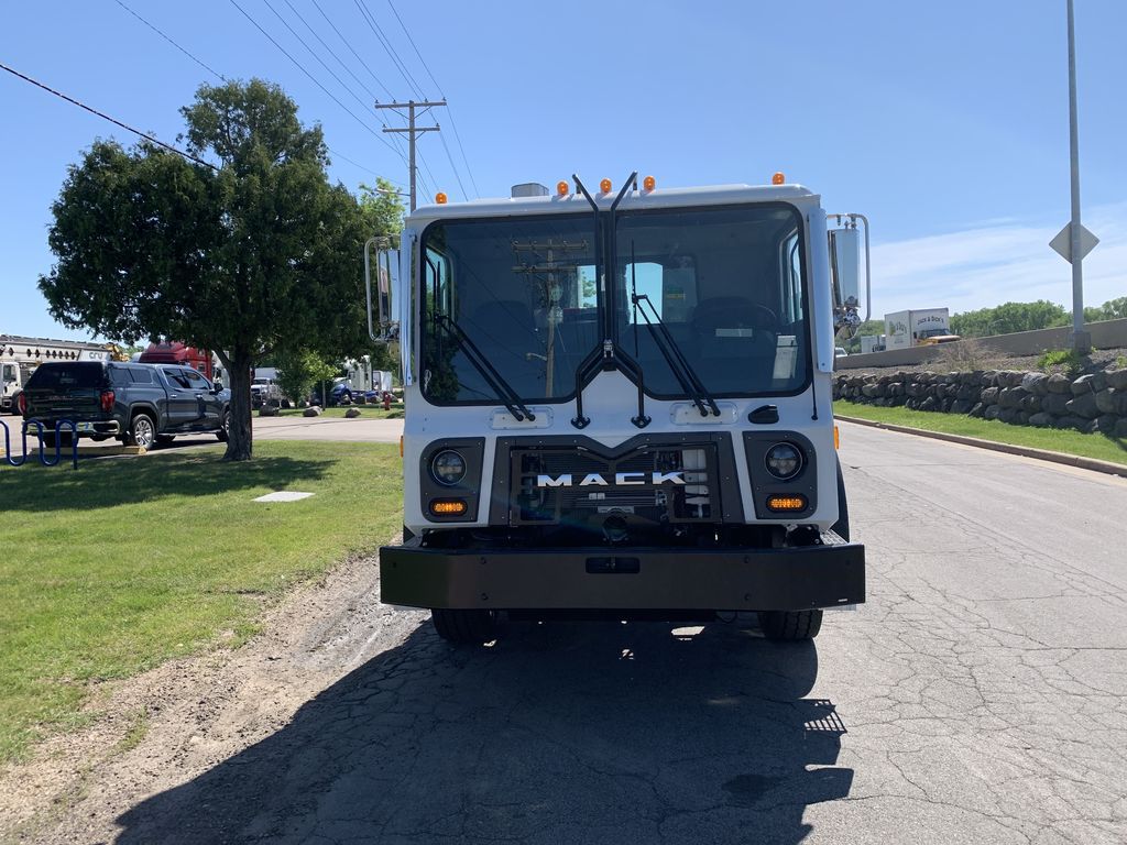 Slide images of 2026 MACK TE64R 
