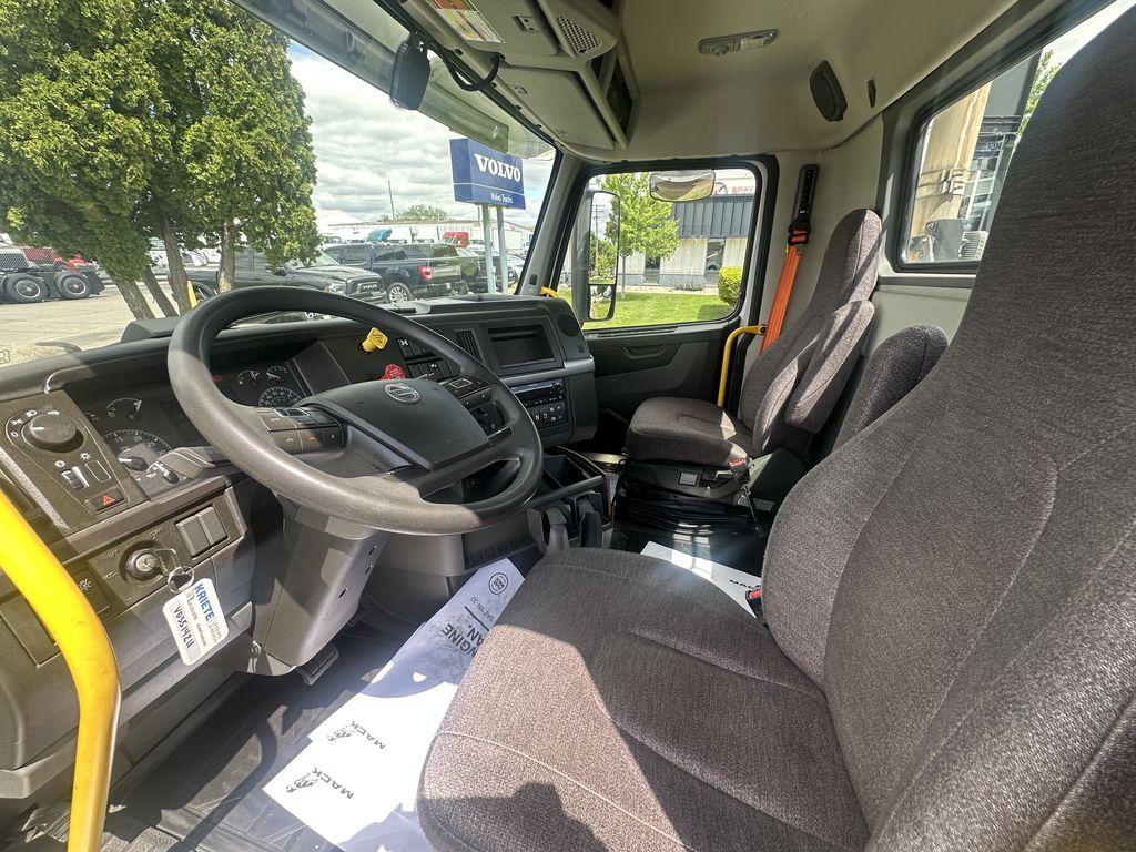 Slide images of 2023 VOLVO VNL64T300