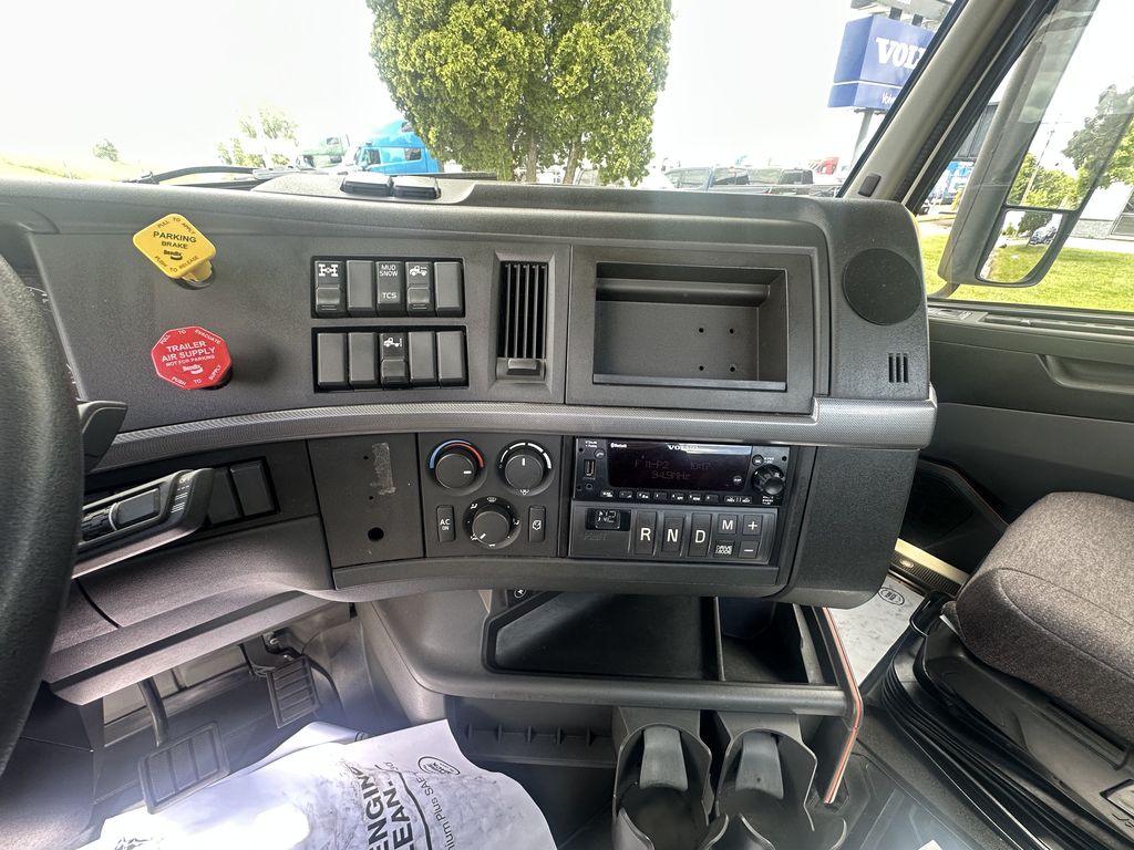 Slide images of 2023 VOLVO VNL64T300