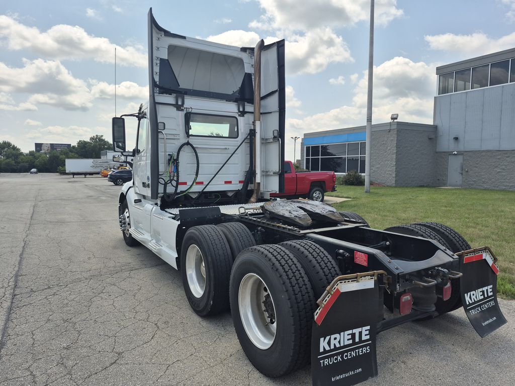 Slide images of 2023 VOLVO VNL64T300