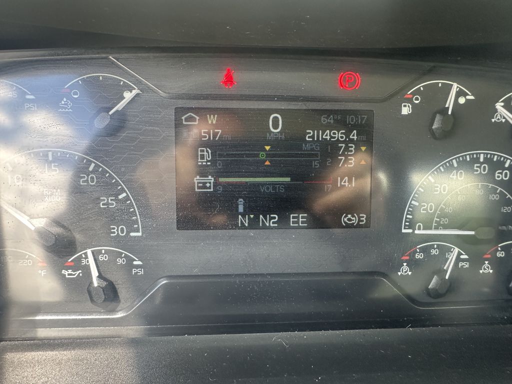 Slide images of 2023 VOLVO VNL64T300