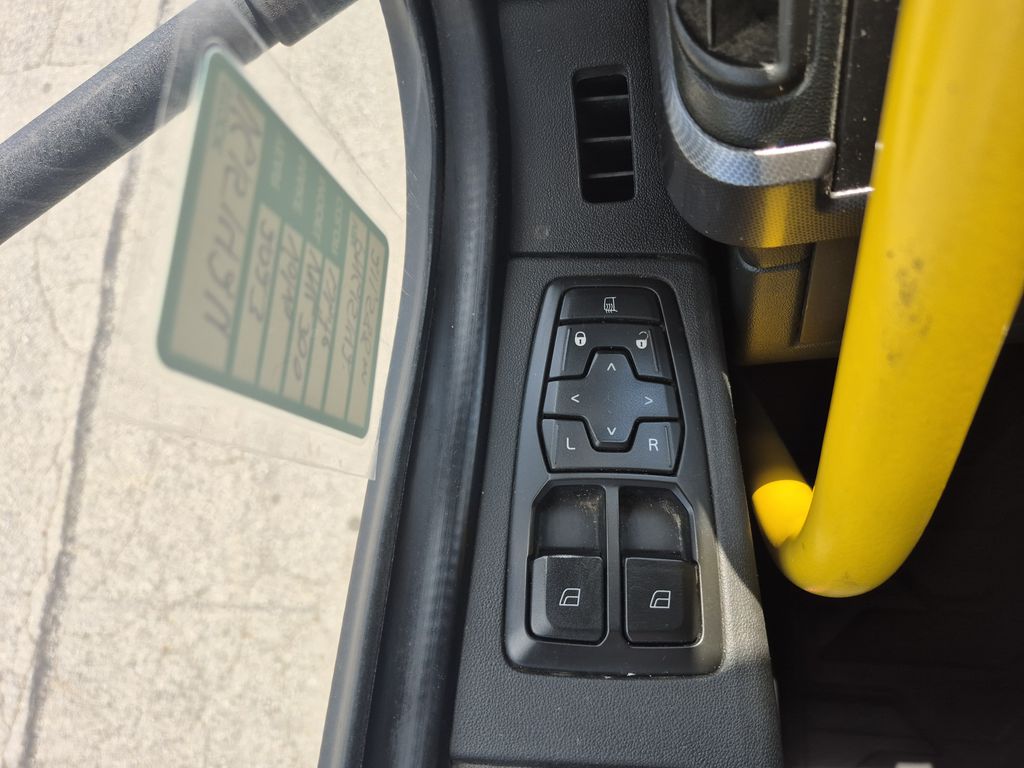 Slide images of 2023 VOLVO VNL64T300