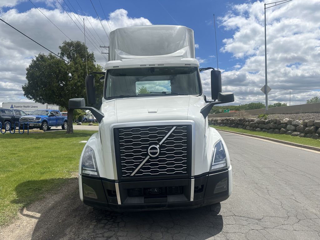 Slide images of 2023 VOLVO VNL64T300