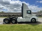 Slide images of 2023 VOLVO VNL64T300