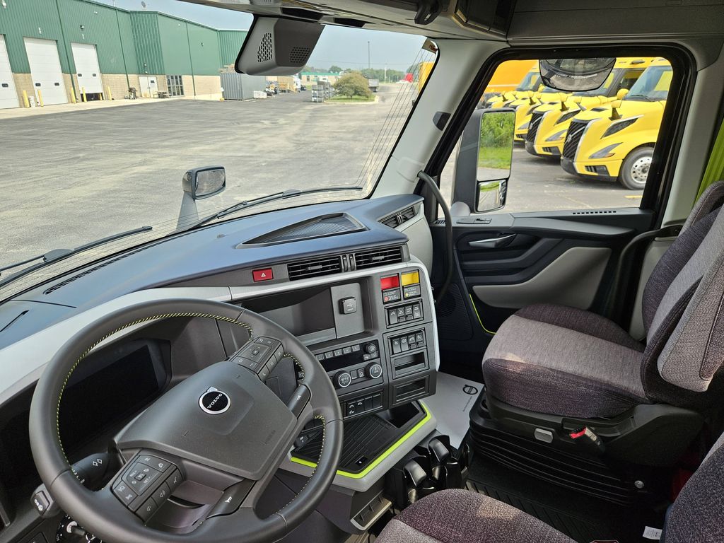 Slide images of 2027 VOLVO VNR64T300
