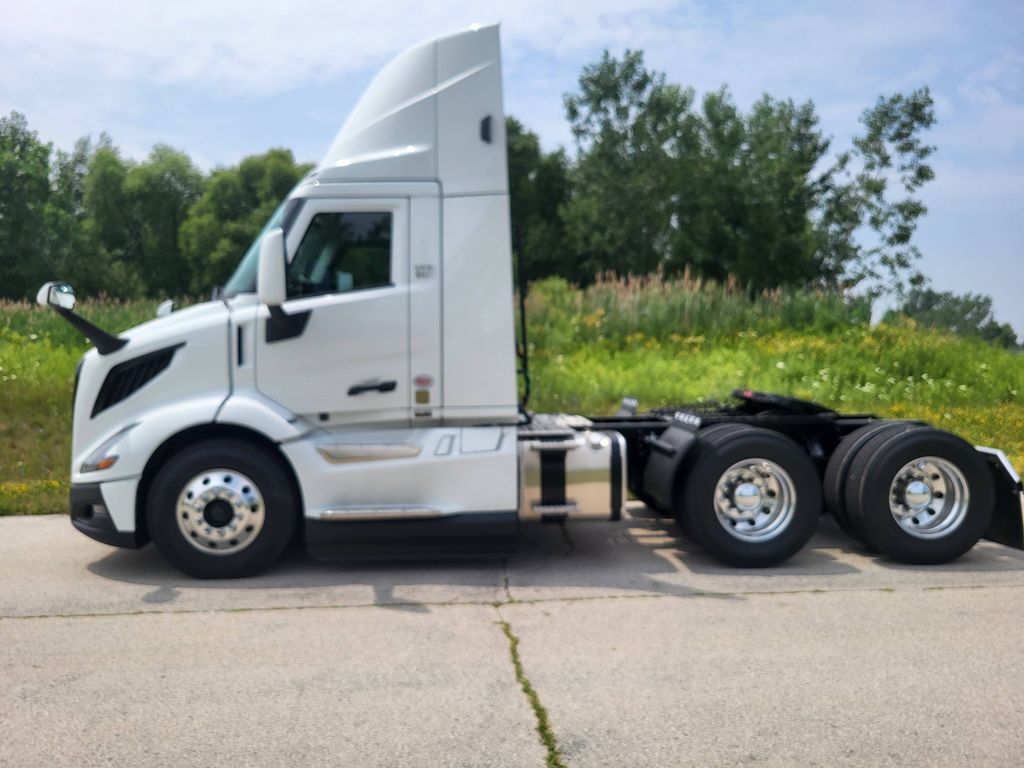 Slide images of 2027 VOLVO VNR64T300