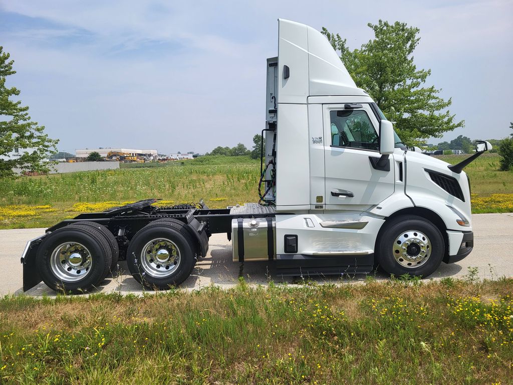 Slide images of 2027 VOLVO VNR64T300