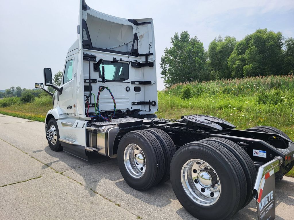 Slide images of 2027 VOLVO VNR64T300