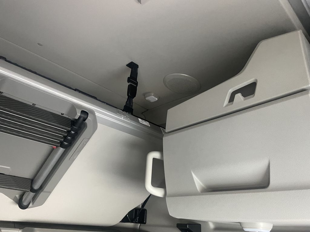 Slide images of 2027 VOLVO VNL64T860