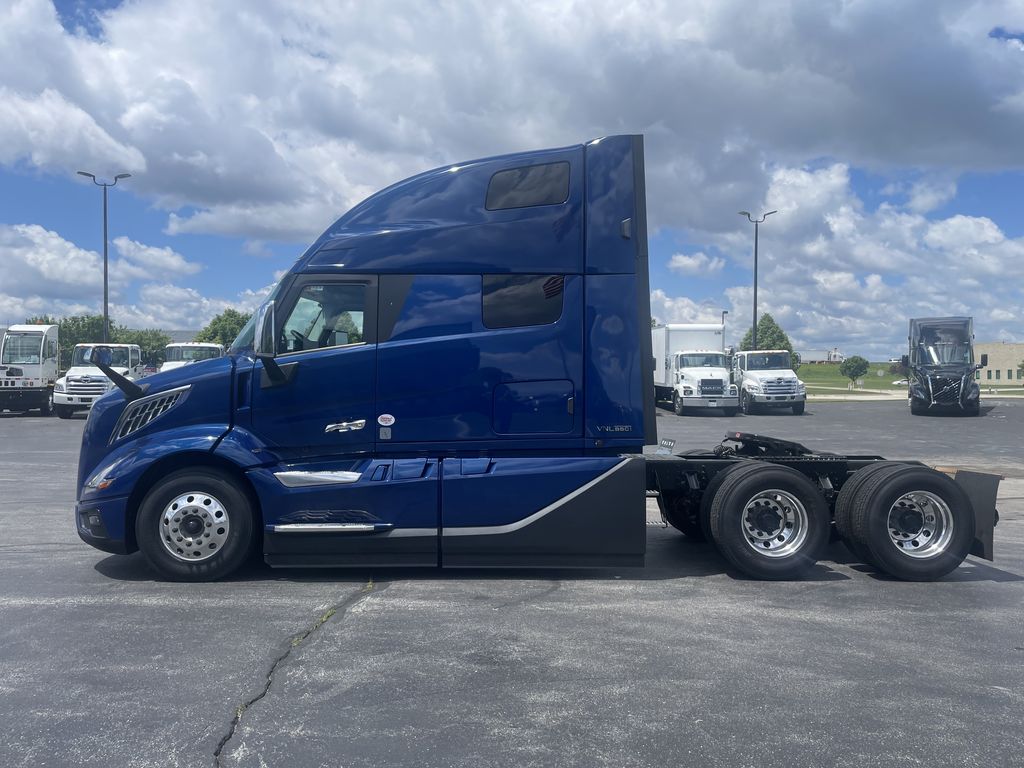 Slide images of 2027 VOLVO VNL64T860