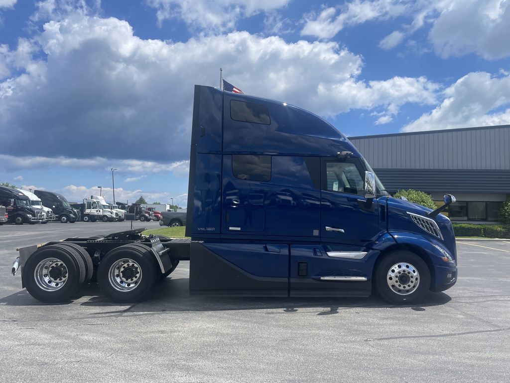 Slide images of 2027 VOLVO VNL64T860
