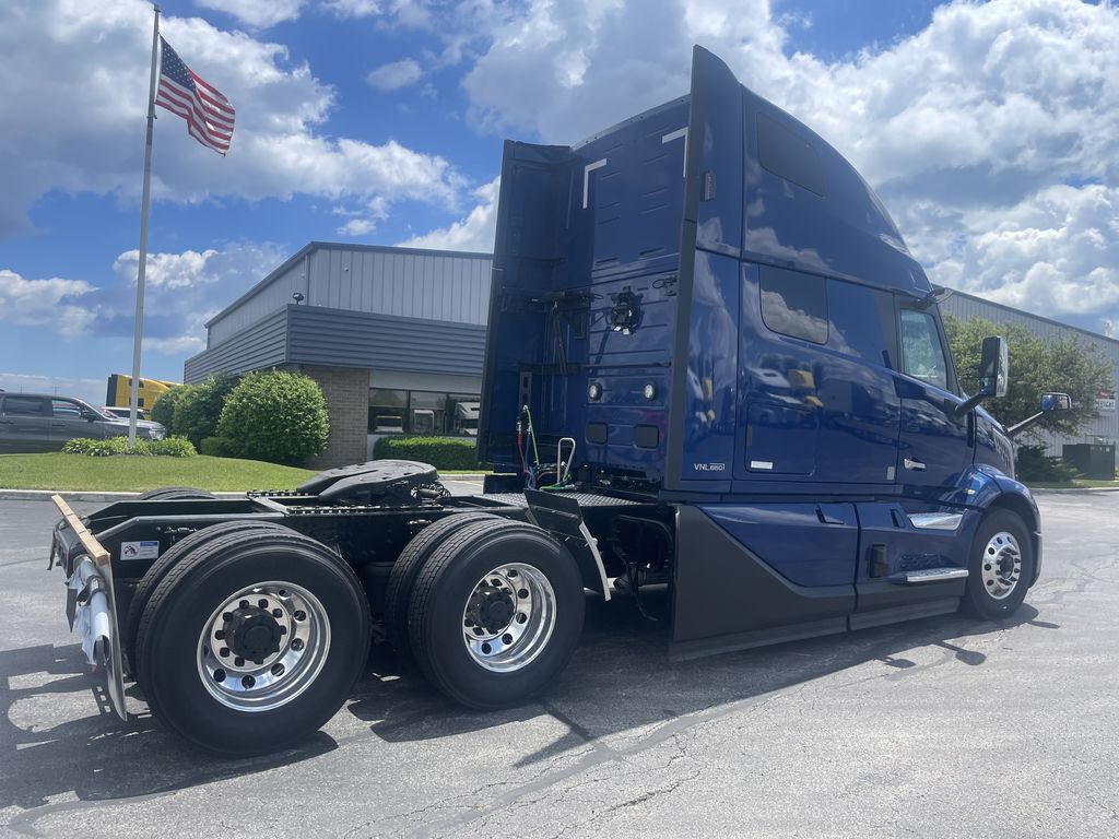 Slide images of 2027 VOLVO VNL64T860