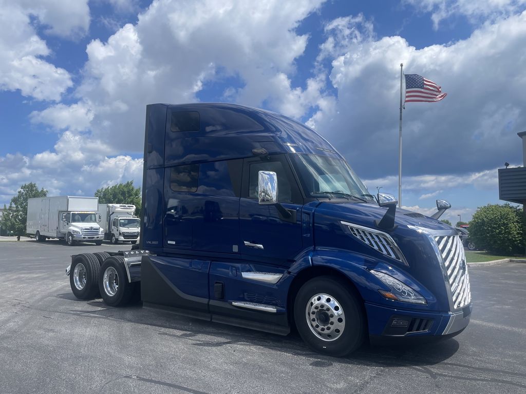 Slide images of 2027 VOLVO VNL64T860