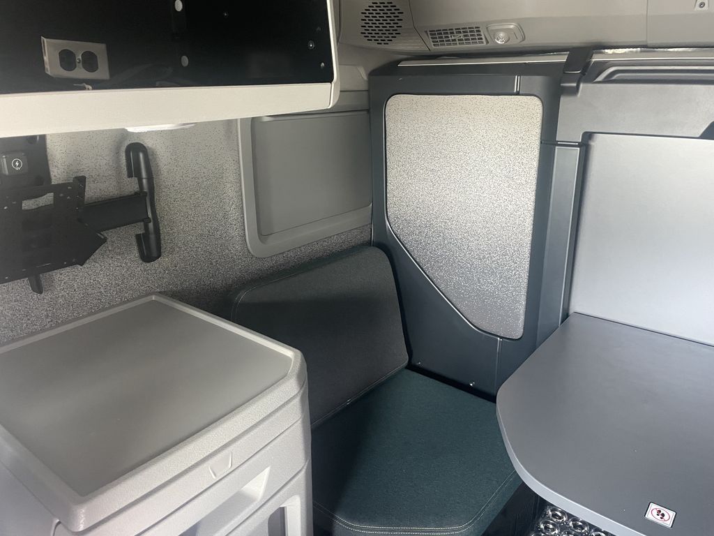 Slide images of 2027 VOLVO VNL64T860