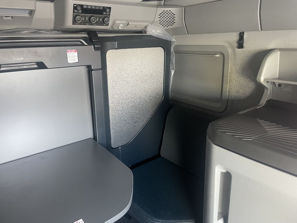 Slide images of 2027 VOLVO VNL64T860